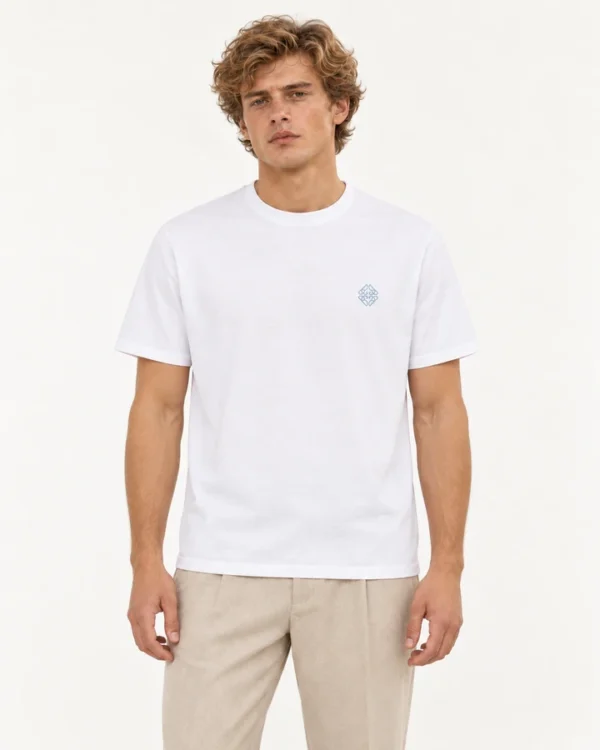 Frente Camiseta Newhall en modelo