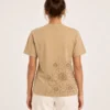 Espalda Camiseta Alhambra en modelo
